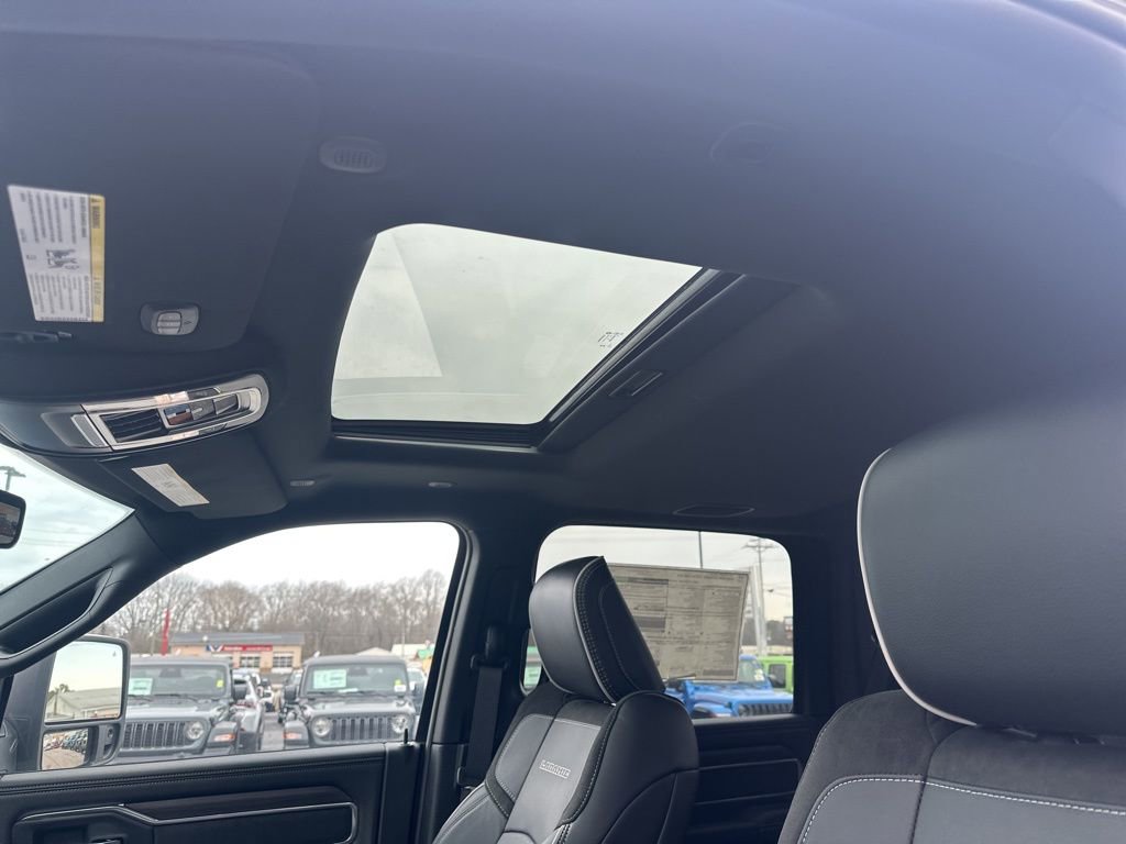 New 2025 RAM 2500 Laramie AWD/4WD image 30