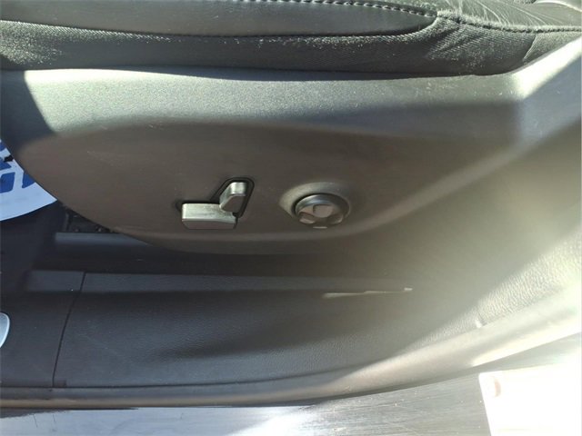 Used 2019 Jeep Cherokee Limited w/ Technology Group image 12