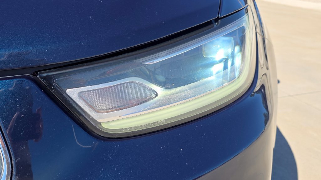 Used 2023 Chrysler Pacifica Limited FWD image 9