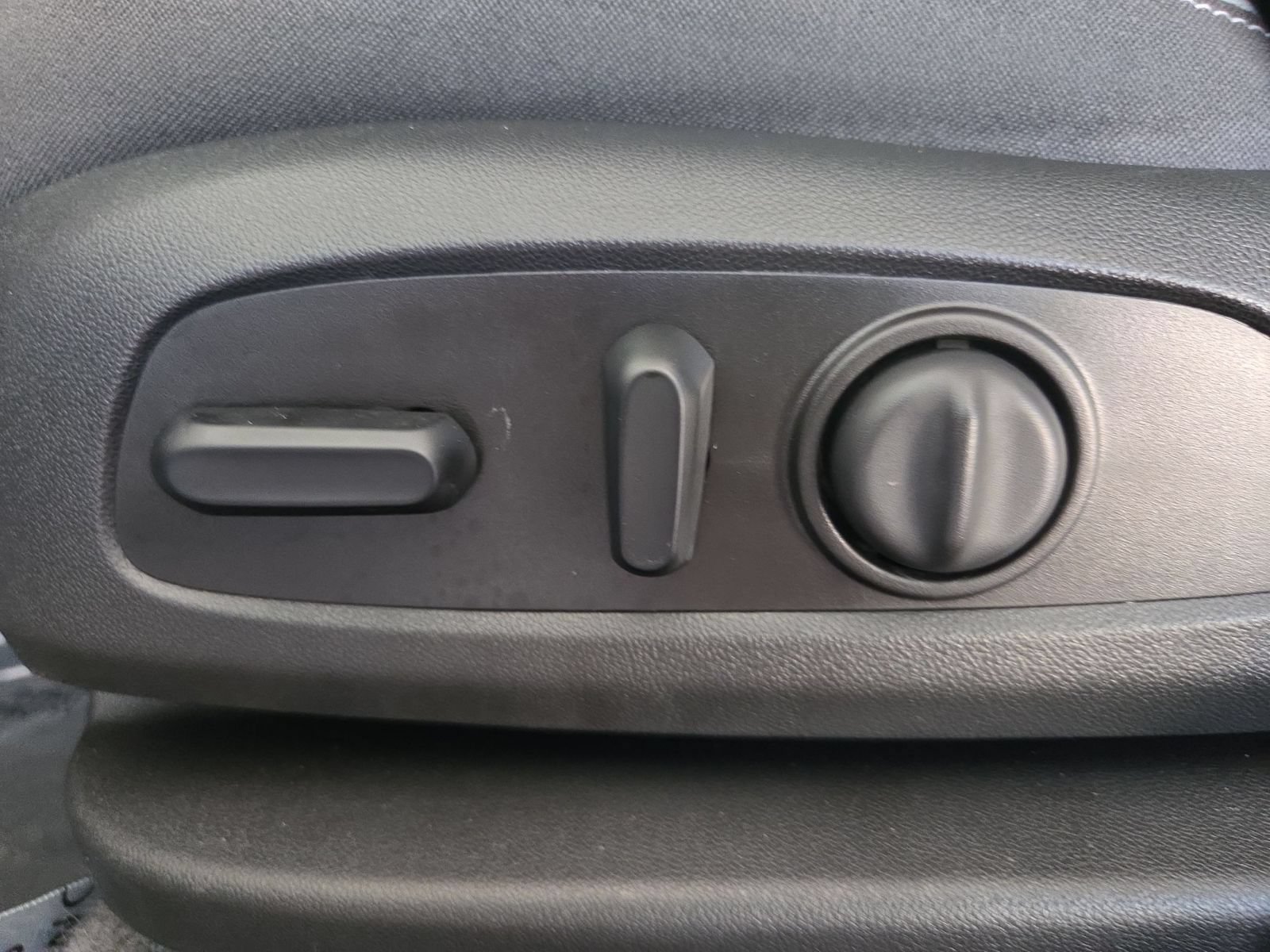 Used 2020 Chevrolet Equinox LS w/ LS Convenience Package FWD image 22