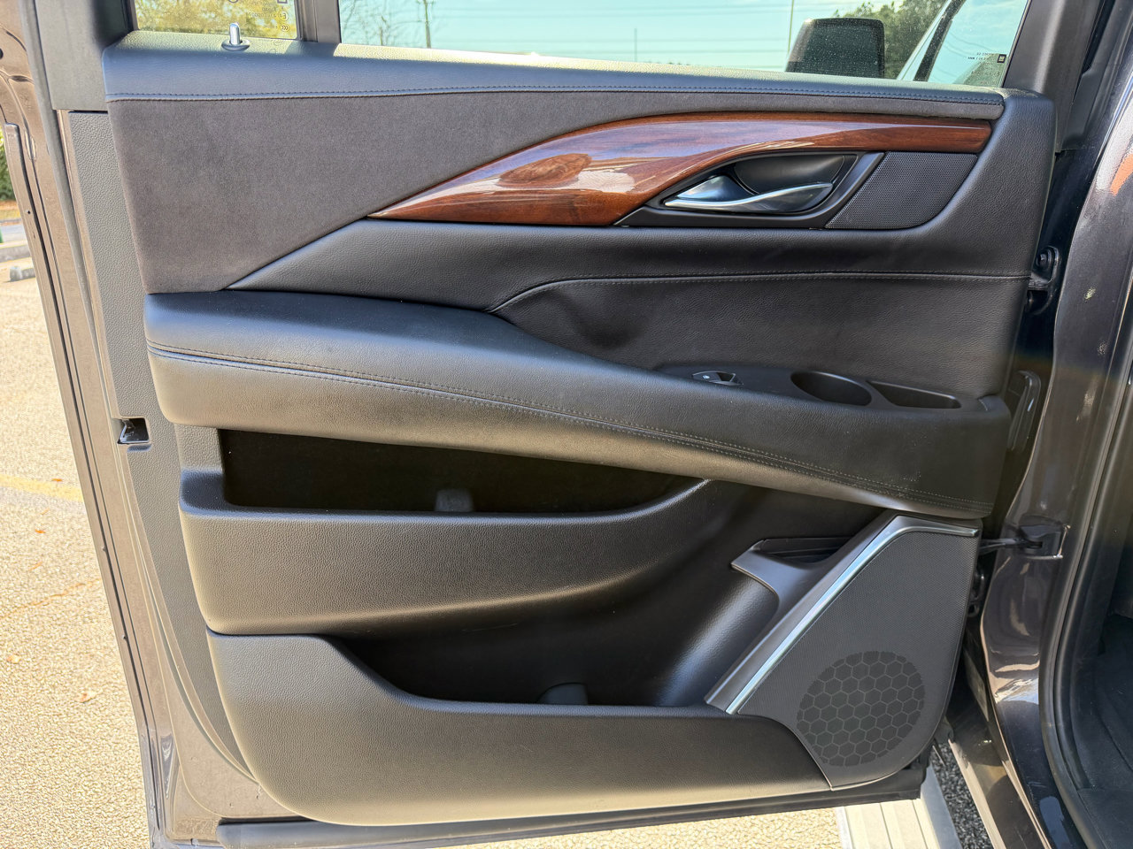 Used 2016 Cadillac Escalade ESV Premium image 34