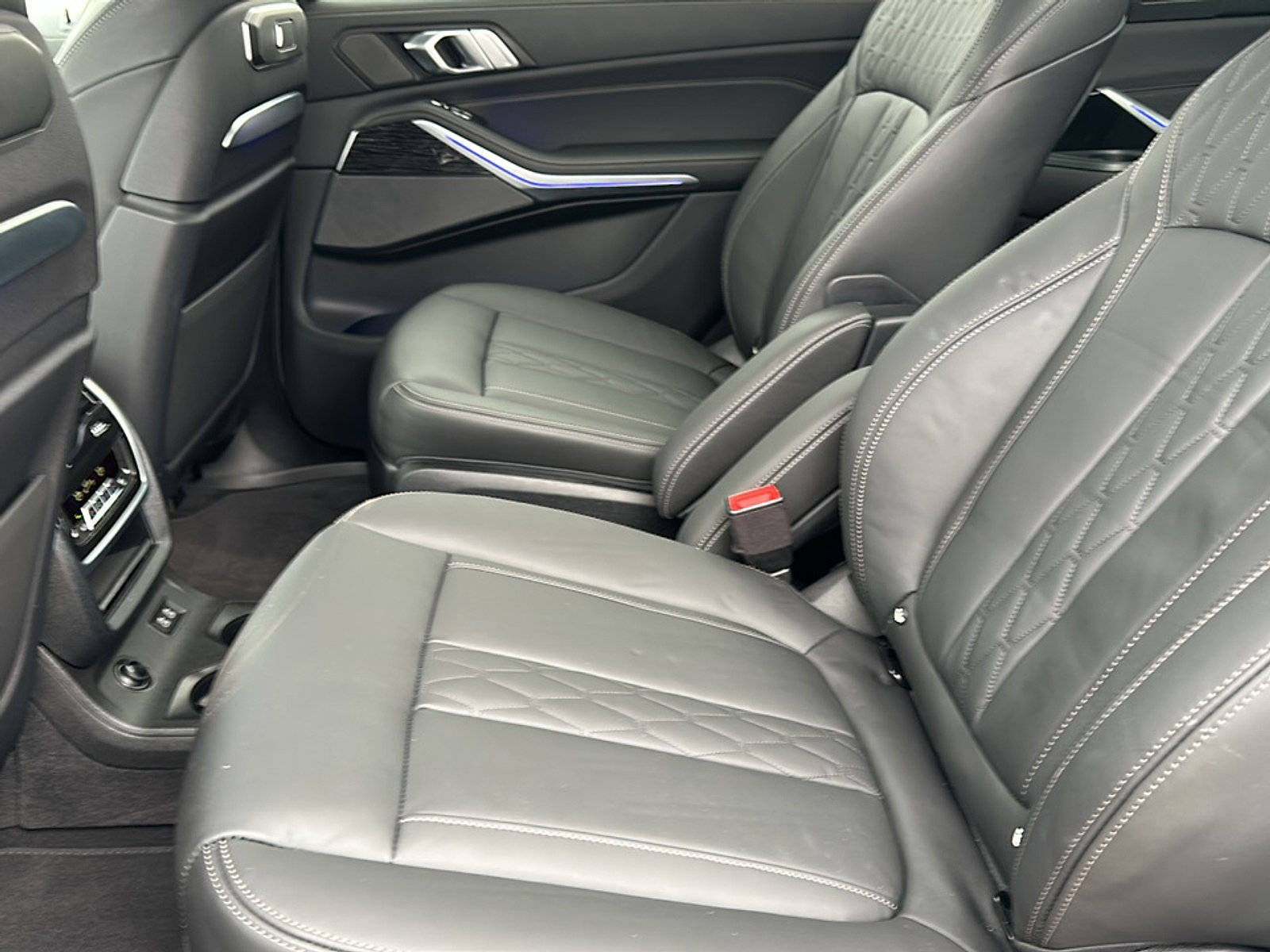 Certified 2024 BMW X7 M60i w/ Executive Package image 18