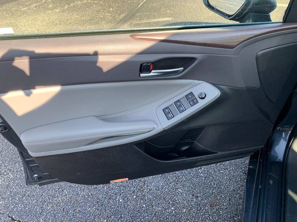 Used 2021 Toyota Avalon XLE w/ Moonroof Package FWD image 12