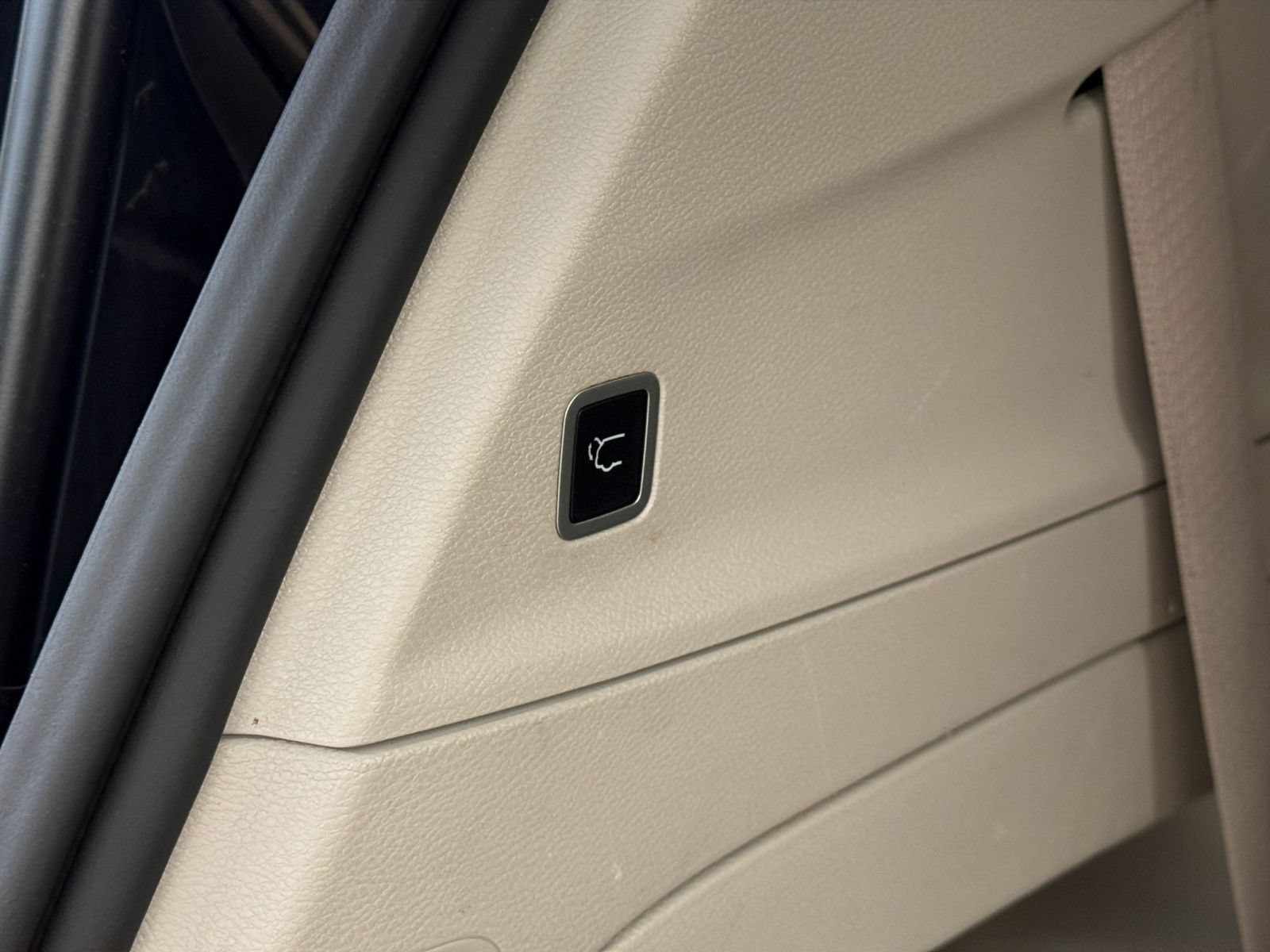 Used 2023 Chrysler Voyager LX FWD image 22