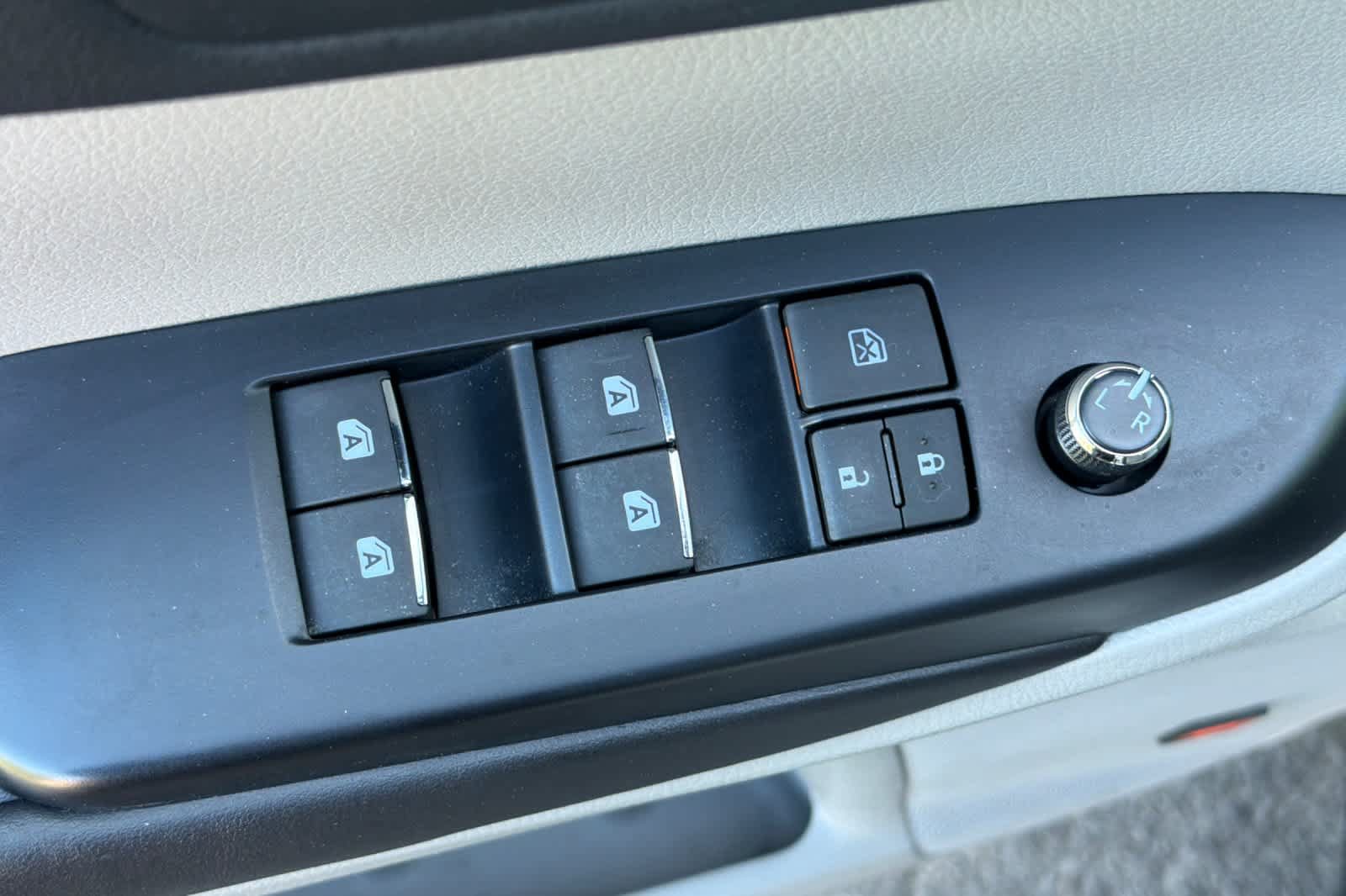 Used 2017 Toyota Highlander Limited AWD/4WD image 15