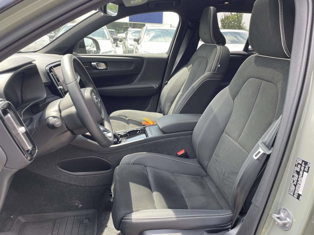Used 2023 Volvo XC40 Recharge Ultimate w/ Protection Package Premier AWD/4WD image 9