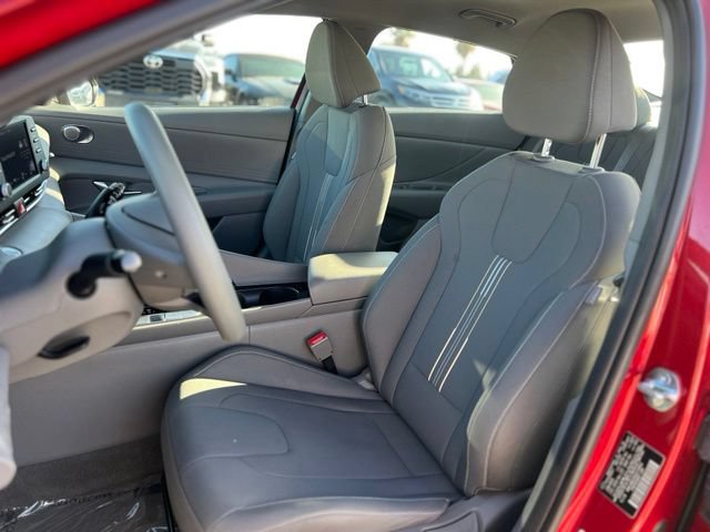 Used 2025 Hyundai Elantra Hybrid FWD image 14