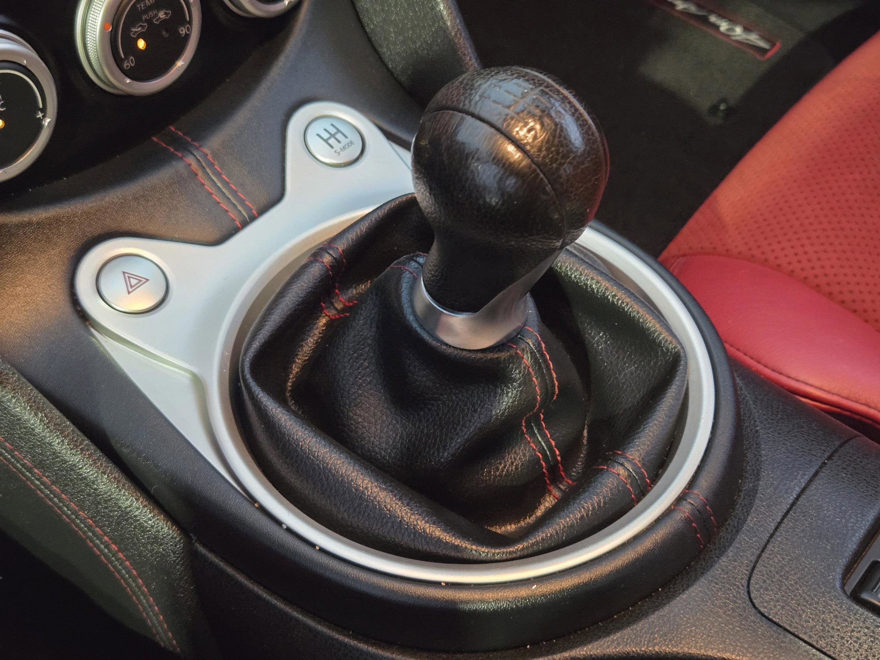 Used 2010 Nissan 370Z Touring w/ Sport Pkg RWD image 14