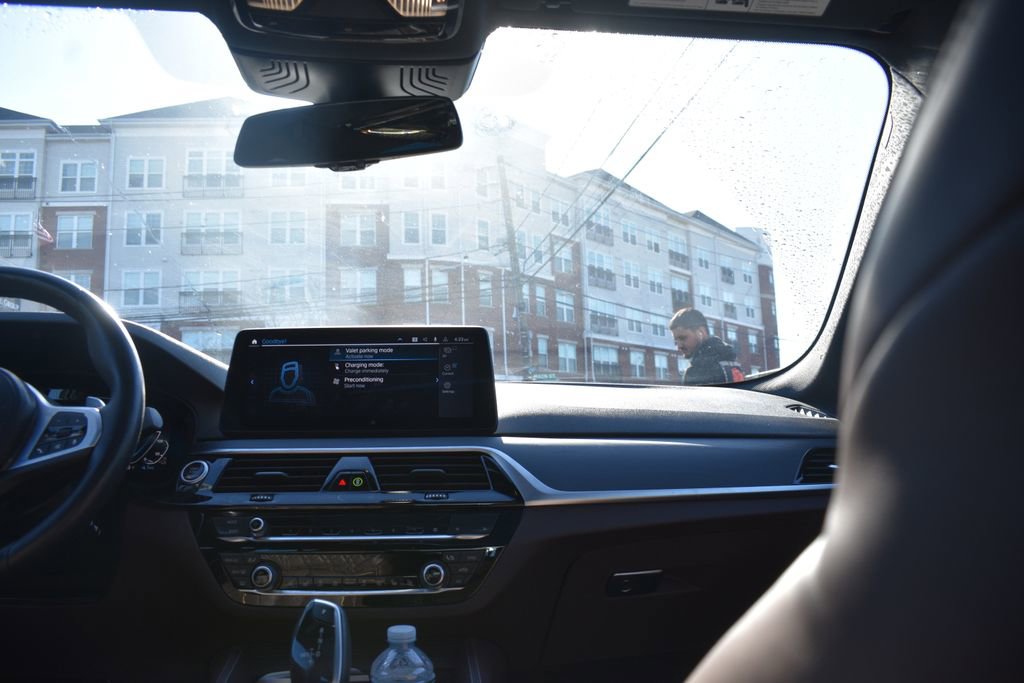 Used 2023 BMW 530e xDrive w/ Premium Package image 29