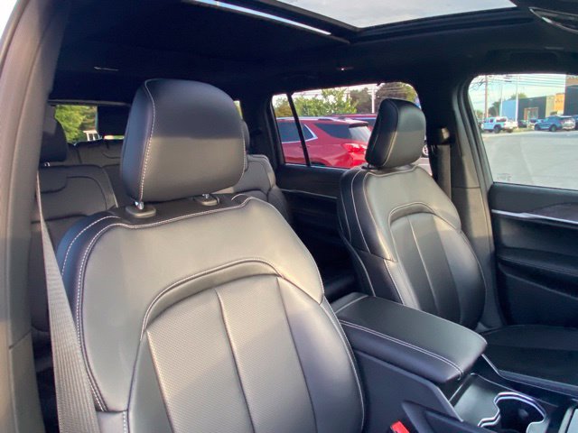 Used 2025 Jeep Grand Cherokee L Limited w/ Luxury Tech Group II AWD/4WD image 21