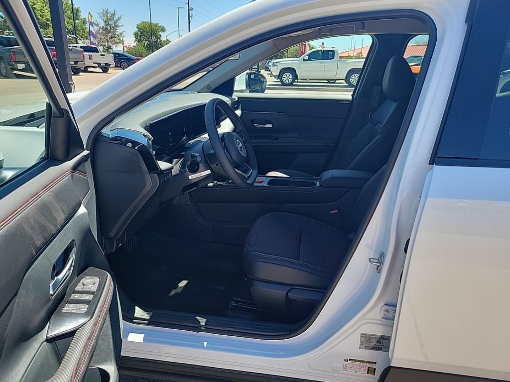 New 2025 Nissan Kicks SR FWD image 10