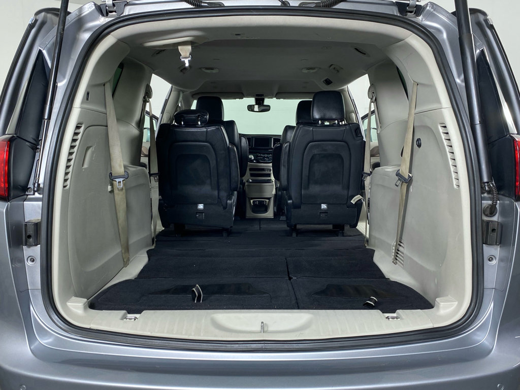 Used 2018 Chrysler Pacifica Touring-L FWD image 16
