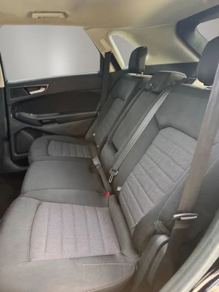 Used 2018 Ford Edge SE FWD image 18