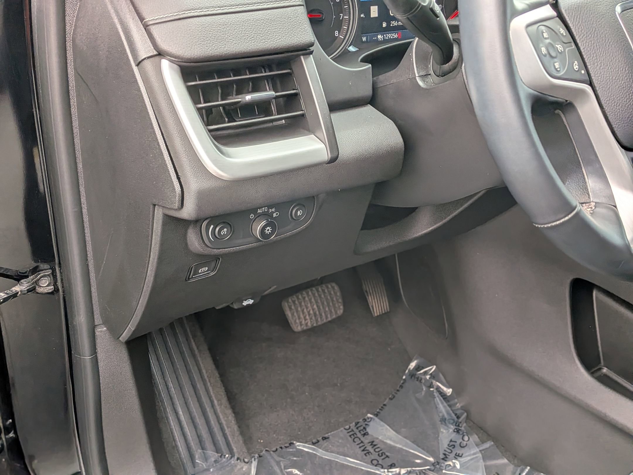 Used 2023 GMC Terrain SLT w/ Infotainment Package II image 17