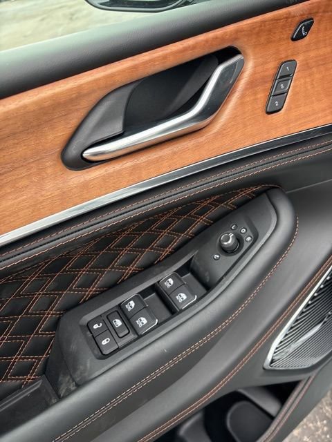 New 2026 Jeep Grand Cherokee Summit w/ Obsidian Package image 27