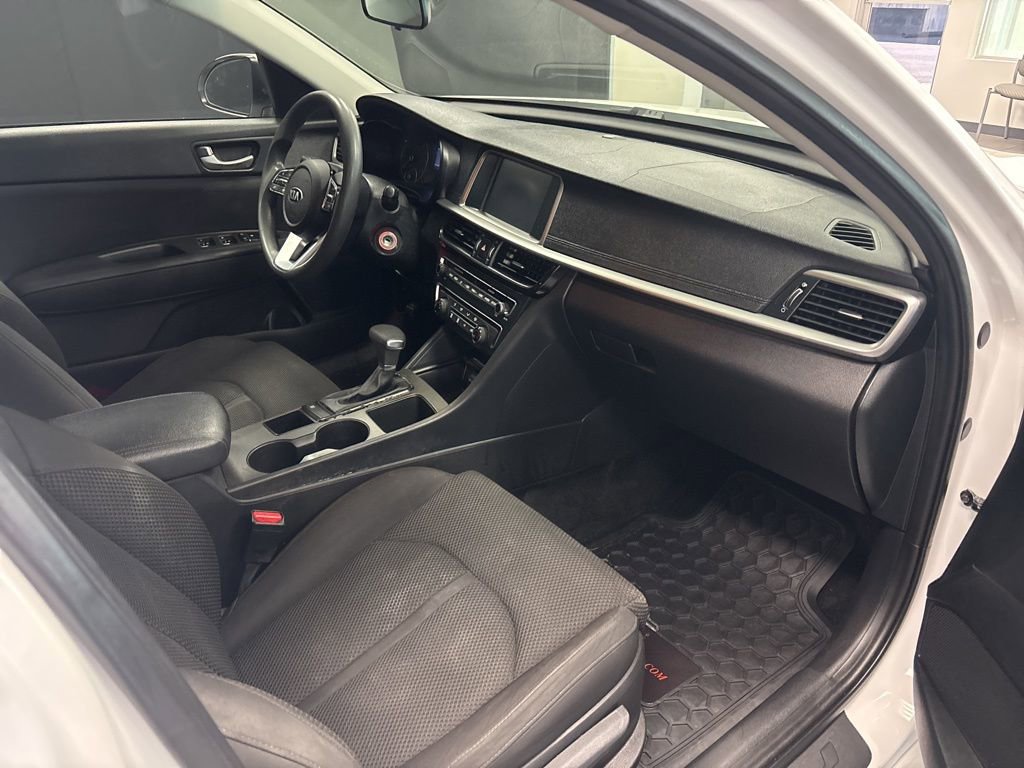 Used 2020 Kia Optima LX image 9