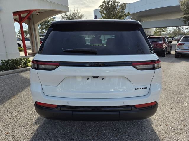 Used 2024 Jeep Grand Cherokee Limited w/ Black Appearance Package image 11