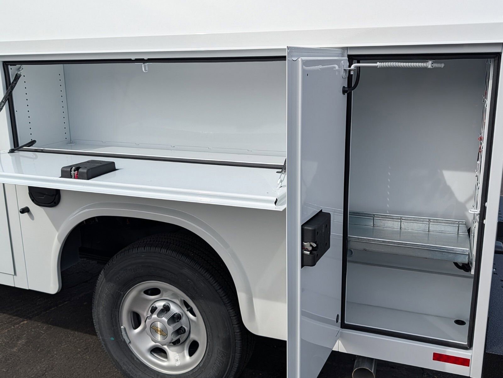 New 2026 Chevrolet Express 3500 w/ Power Convenience Package image 8