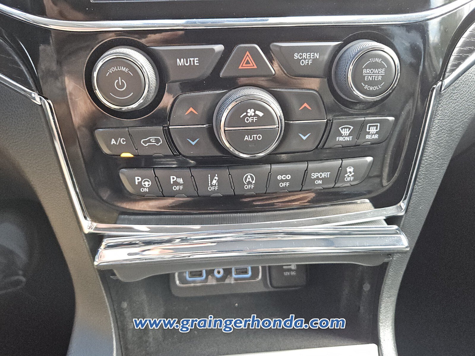 Used 2020 Jeep Grand Cherokee Summit AWD/4WD image 17