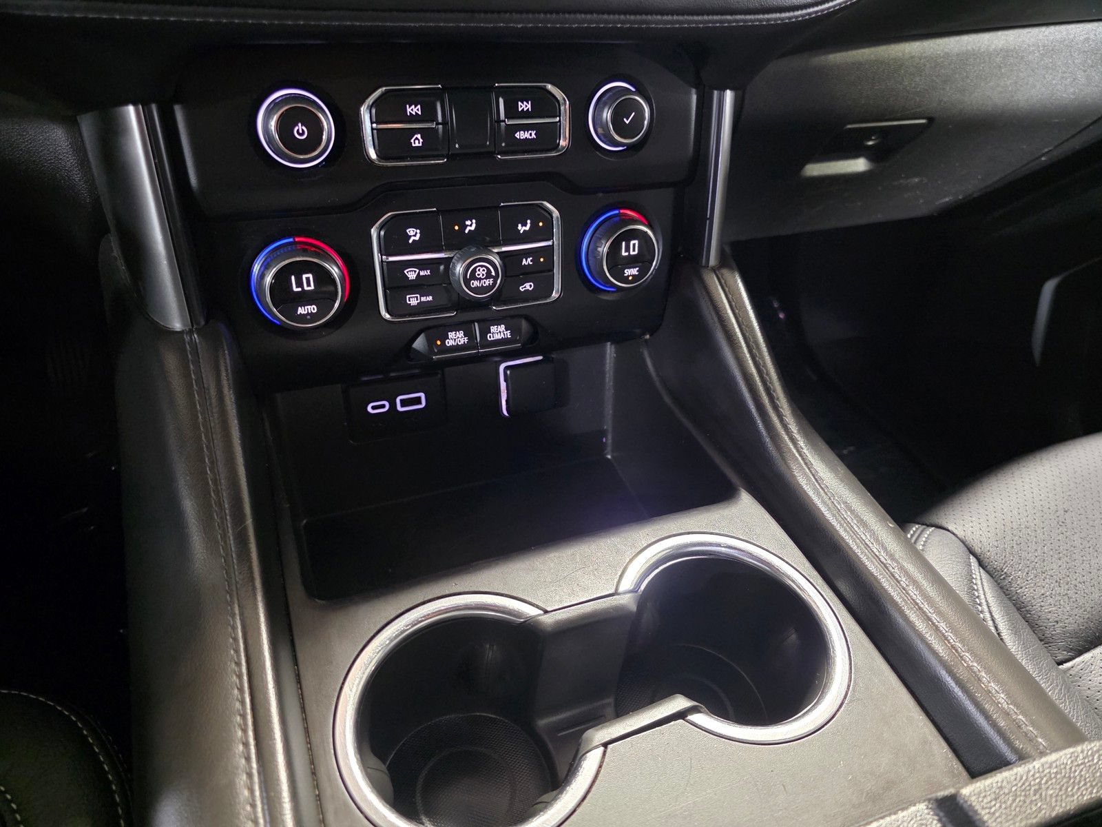 Used 2023 Chevrolet Suburban LS RWD image 28