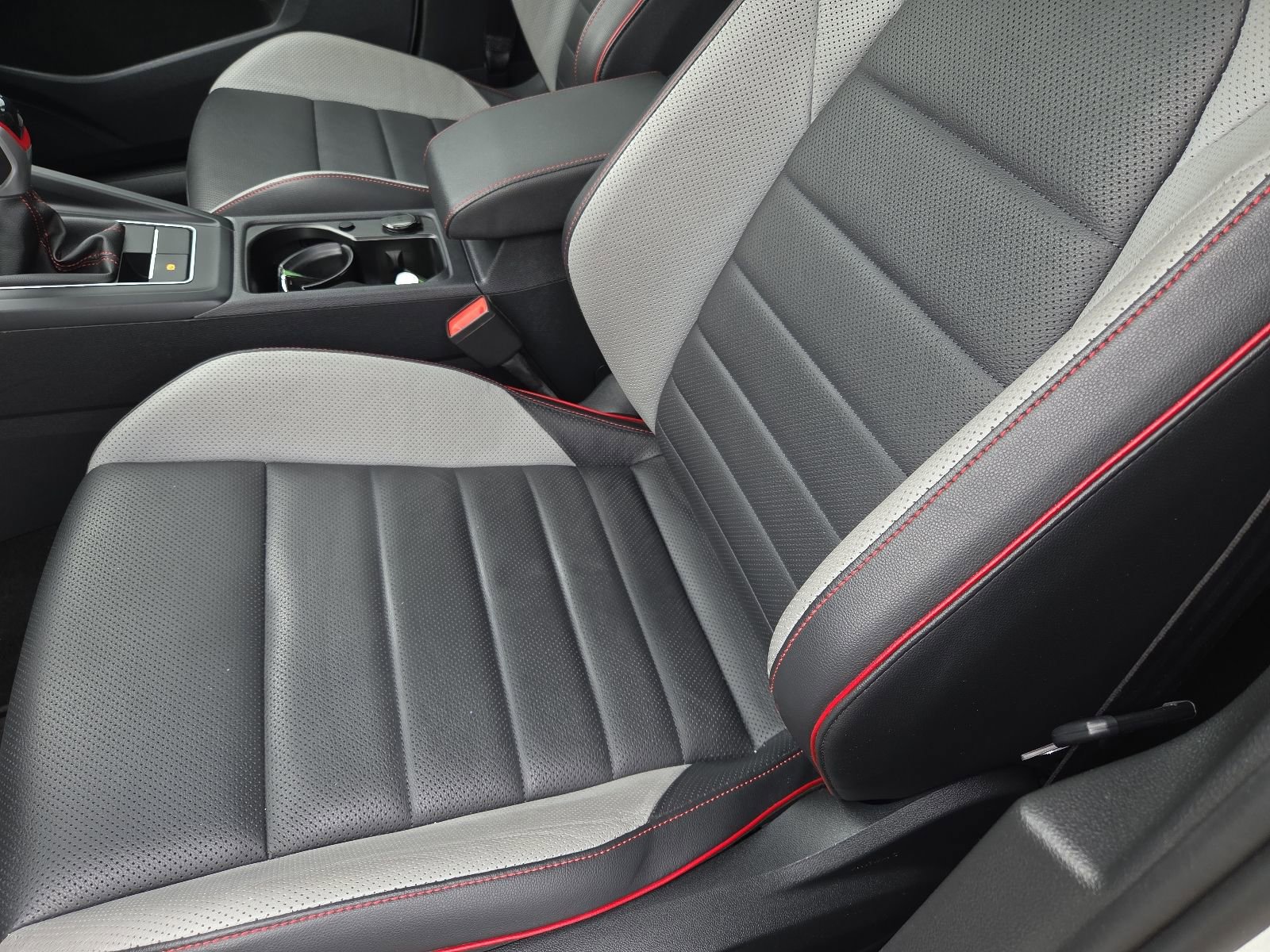 Certified 2022 Volkswagen GTI SE w/ SE Leather Package FWD image 19