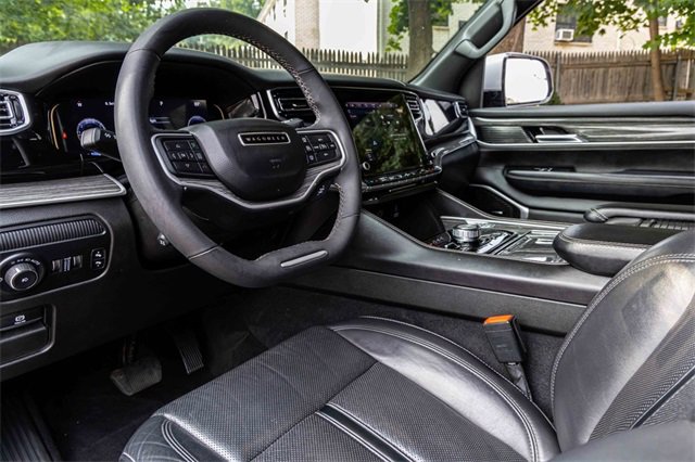 Used 2022 Jeep Wagoneer Series III w/ Flexible Seating Group image 7