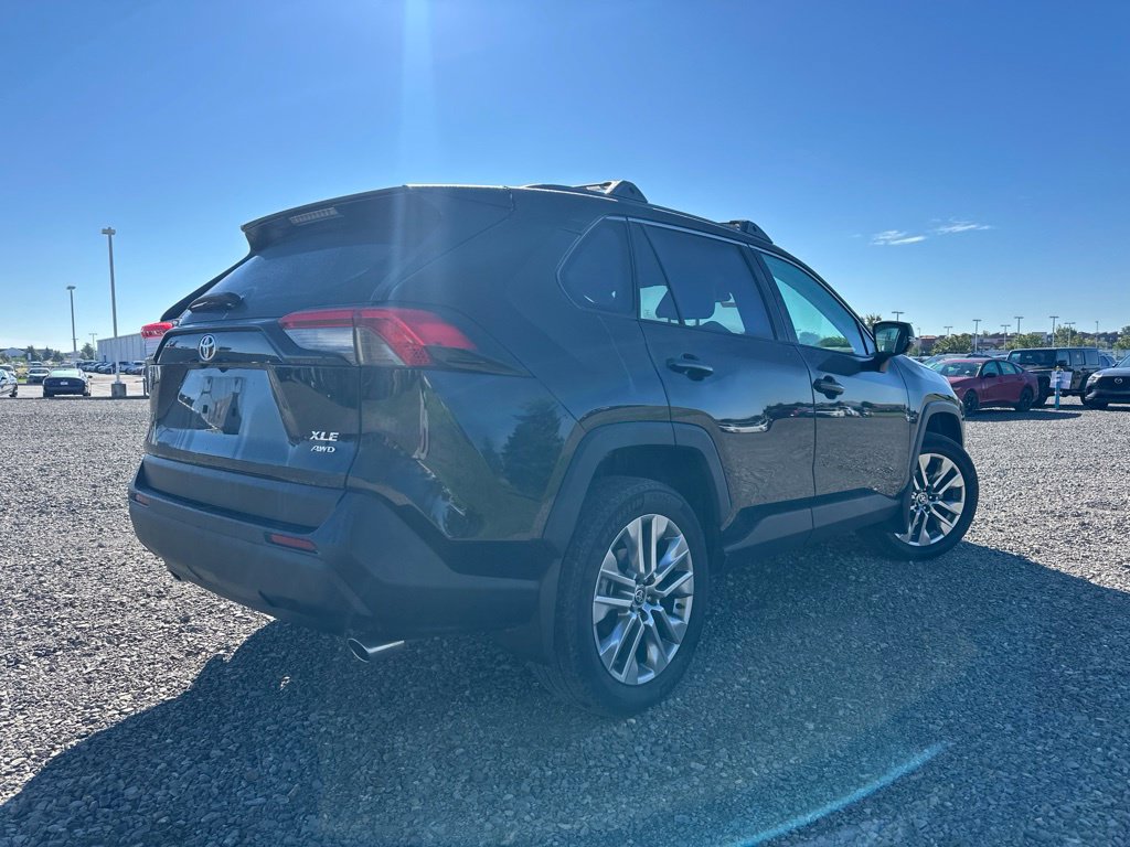 Used 2022 Toyota RAV4 XLE Premium AWD/4WD image 12