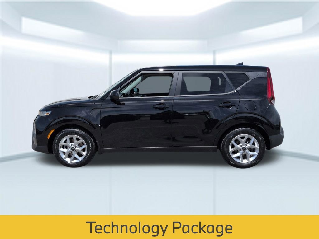 Used 2022 Kia Soul LX w/ Technology Package image 2