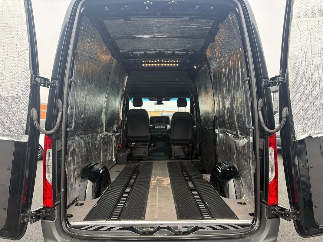 Used 2021 Mercedes-Benz Sprinter 2500 w/ Comfort Plus Package image 16