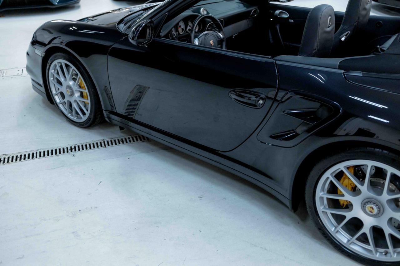 Used 2011 Porsche 911 Turbo S image 30