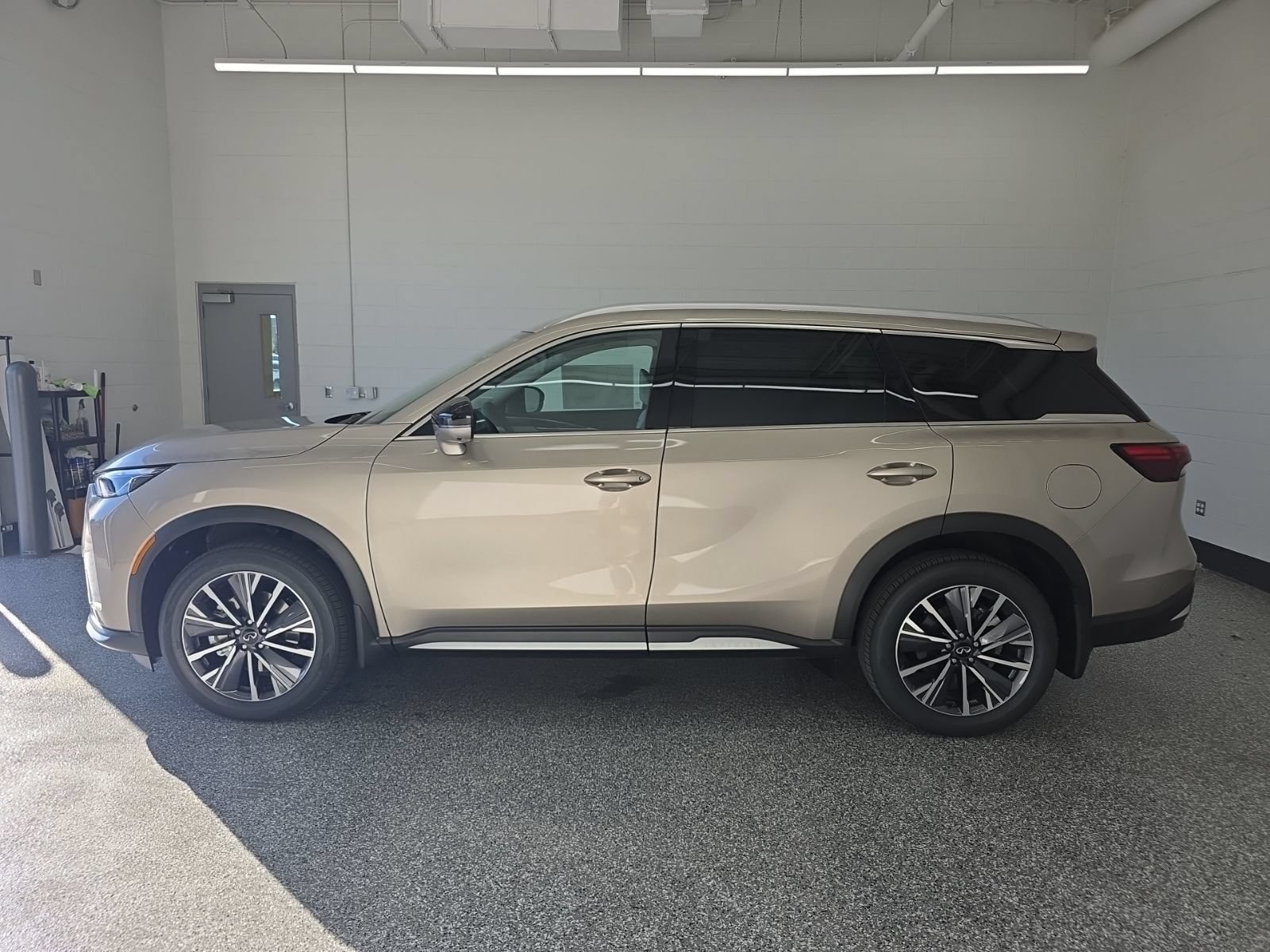 Certified 2026 INFINITI QX60 Luxe w/ Cargo Package AWD/4WD image 2