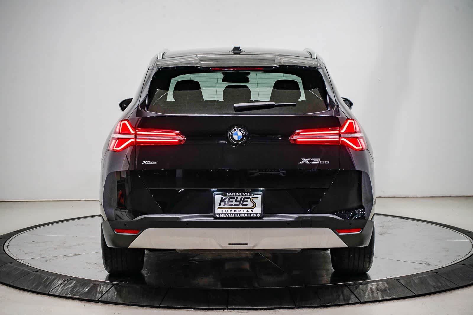 Used 2025 BMW X3 xDrive30i AWD/4WD image 3