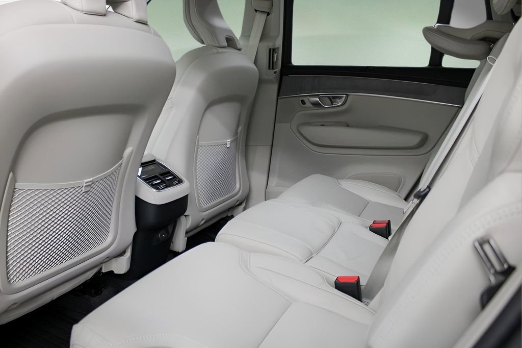 New 2026 Volvo XC90 B6 Ultra w/ Protection Package image 19
