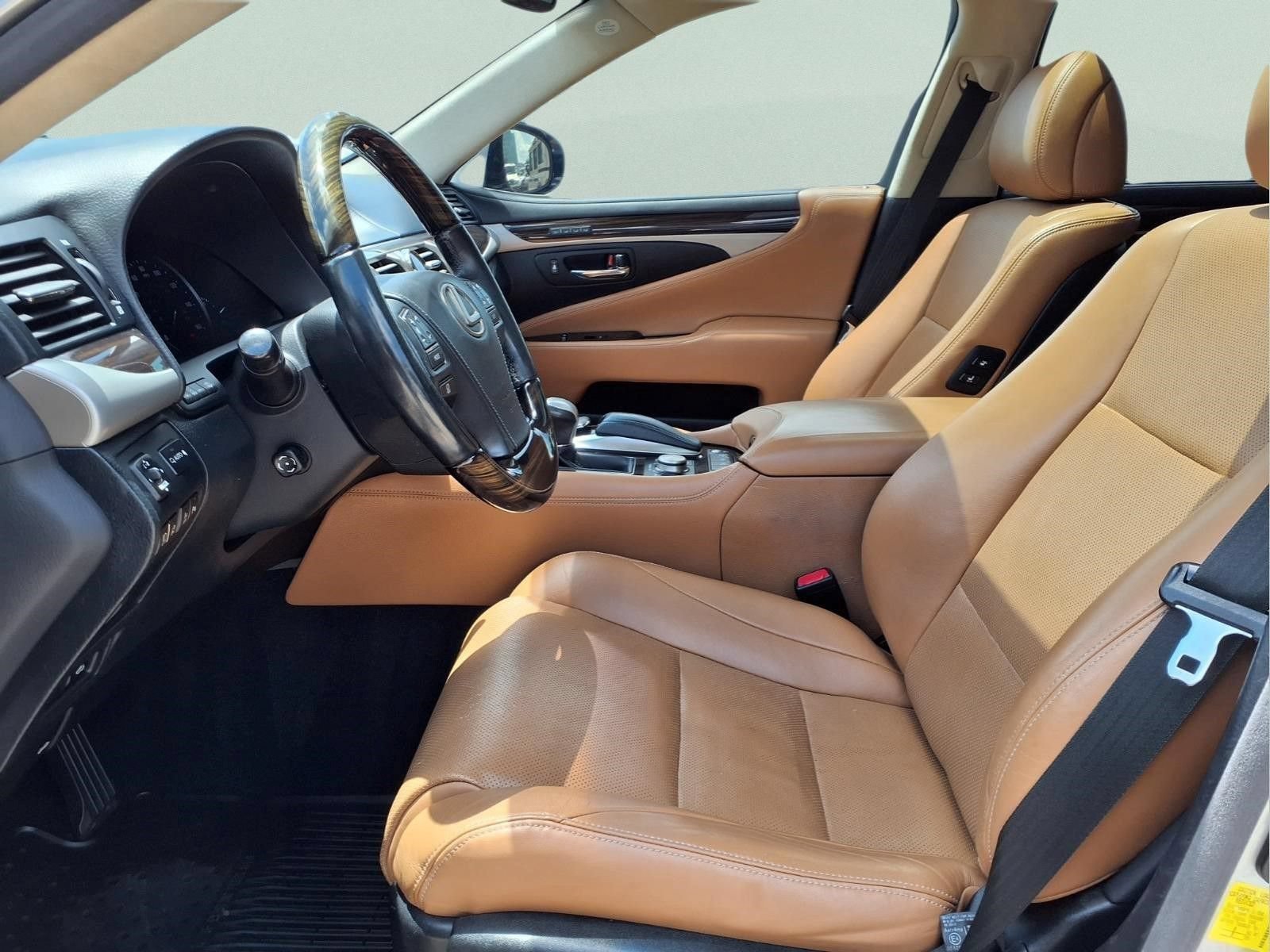 Used 2013 Lexus LS 460 w/ Ultra Luxury Pkg RWD image 10