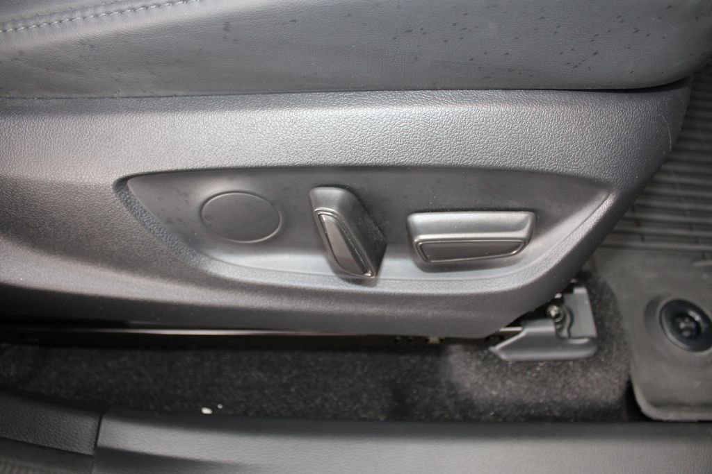 Certified 2023 Toyota Crown XLE image 42