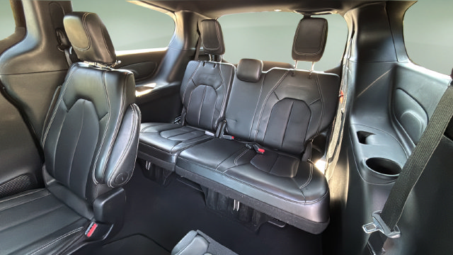 Used 2025 Chrysler Pacifica Select FWD image 34