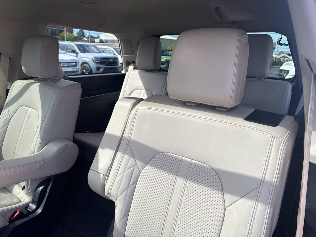 Used 2023 Ford Expedition Platinum AWD/4WD image 34