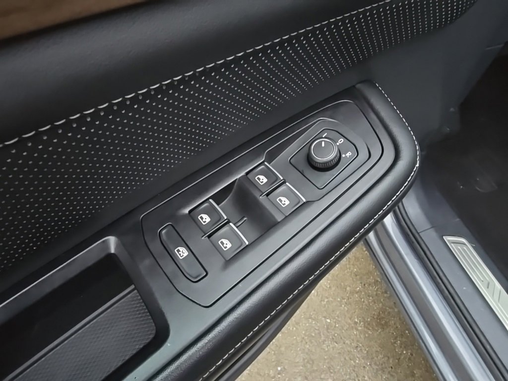 Used 2024 Volkswagen Atlas SE image 22