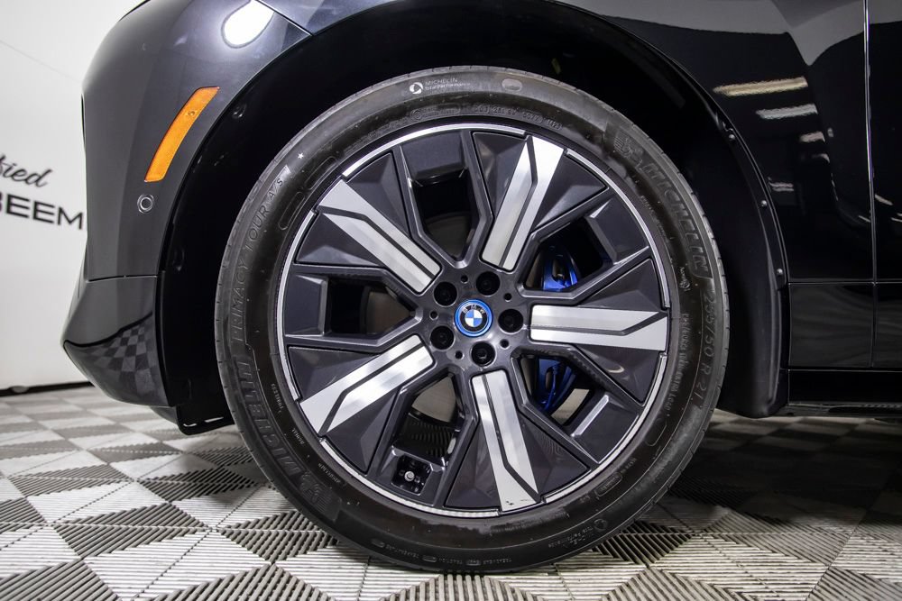 Used 2024 BMW iX xDrive50 w/ Sport Package AWD/4WD image 39