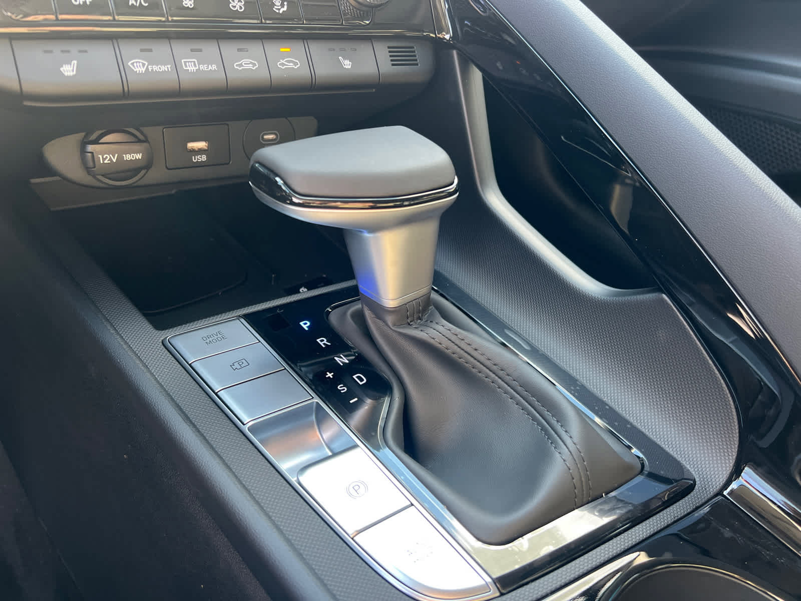New 2026 Hyundai Elantra Limited FWD image 29