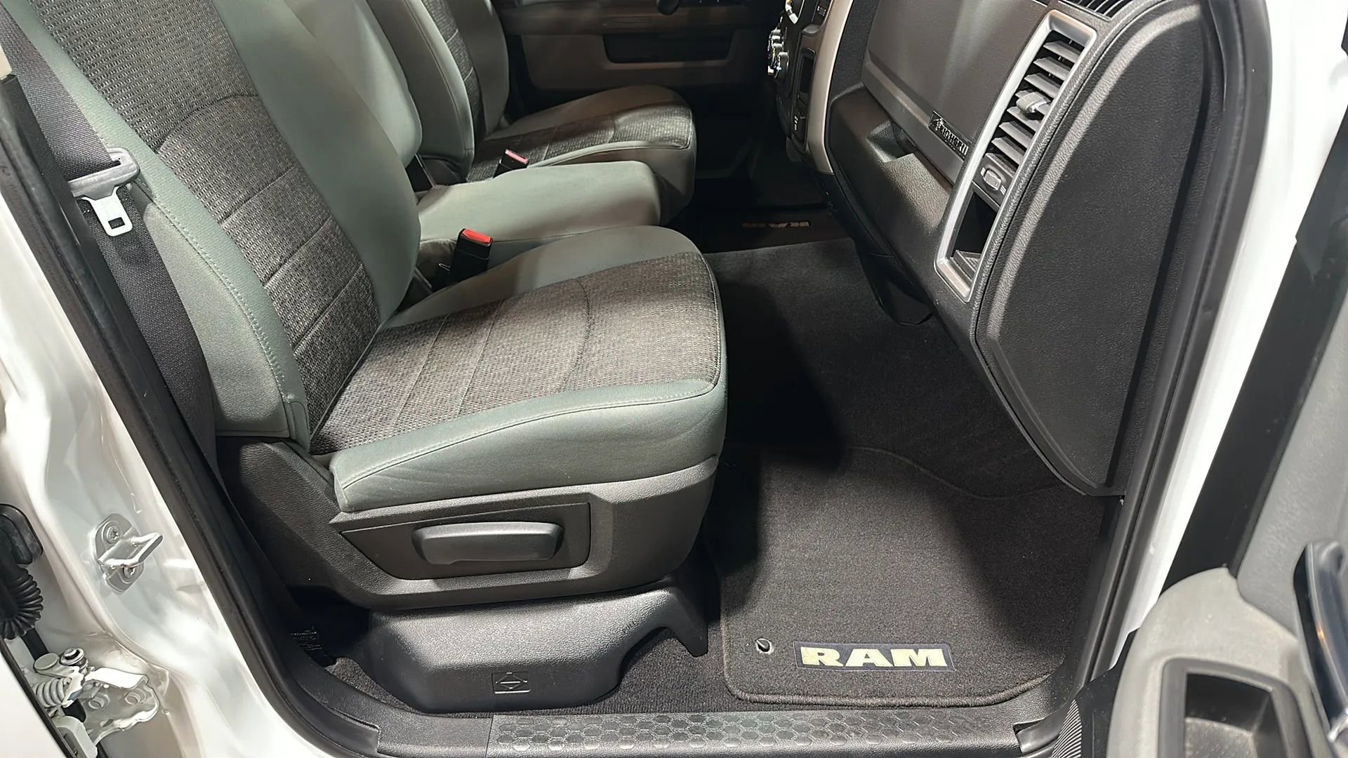Used 2016 RAM 1500 Big Horn AWD/4WD image 16