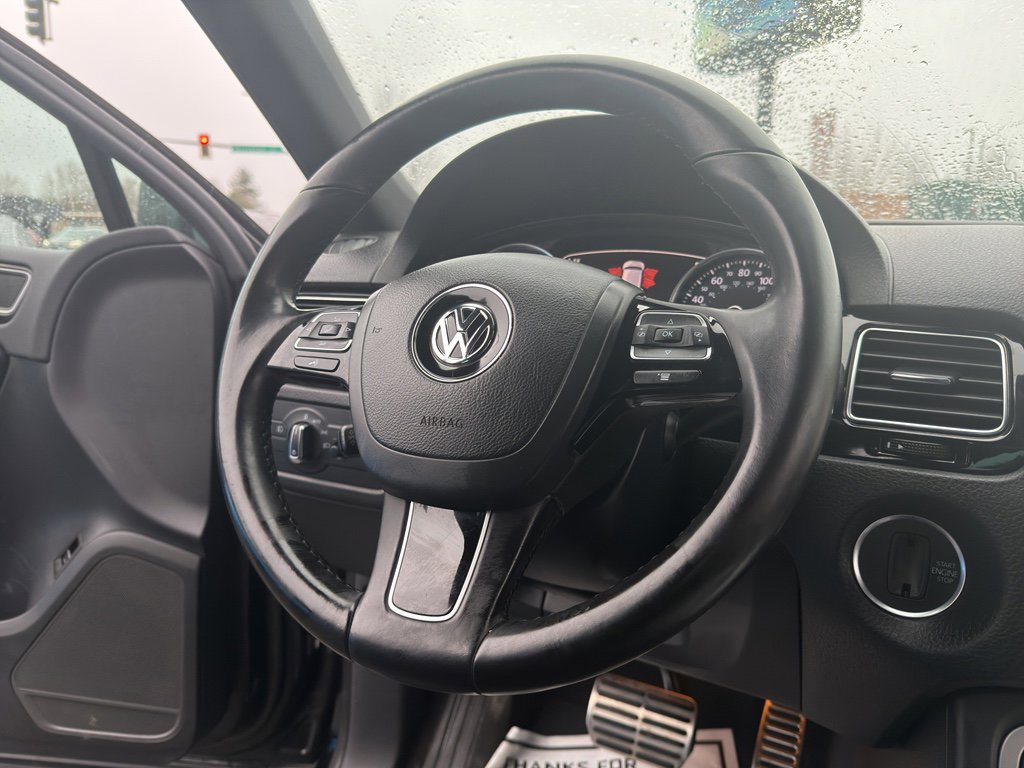 Used 2017 Volkswagen Touareg Wolfsburg Edition image 24
