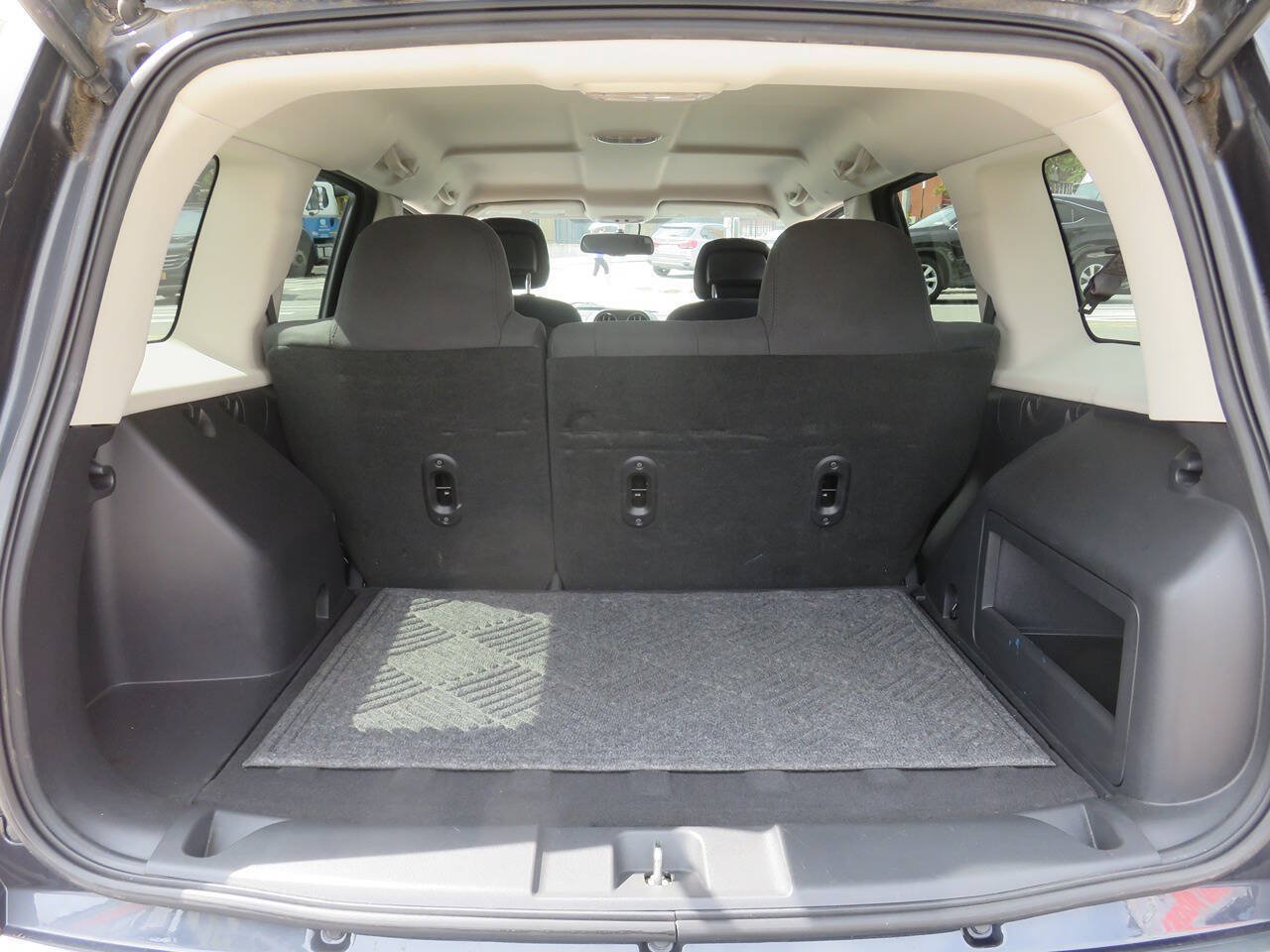 Used 2014 Jeep Patriot Latitude AWD/4WD image 21