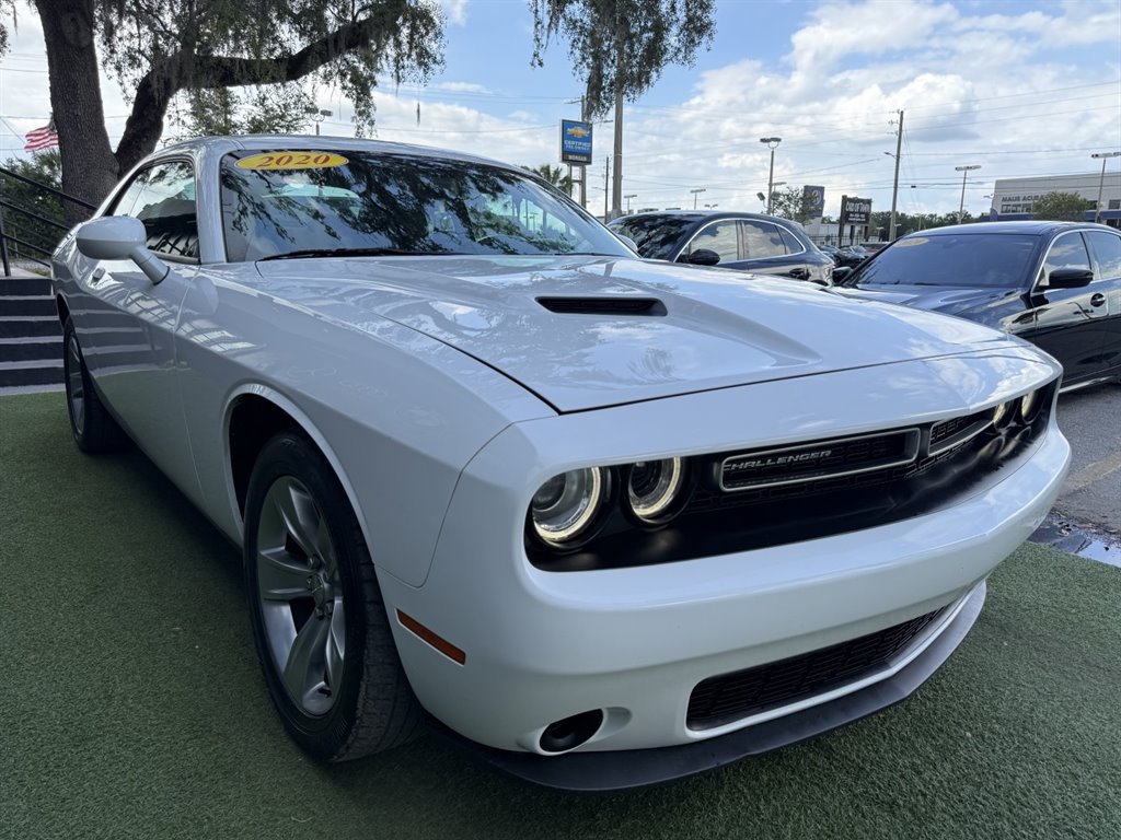 Used 2020 Dodge Challenger SXT RWD image 3