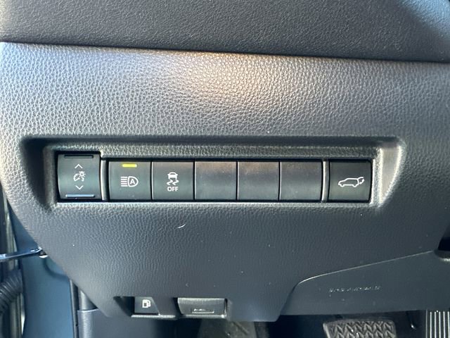 Certified 2021 Toyota Venza LE w/ Carpet Mat Package (TMS) image 29