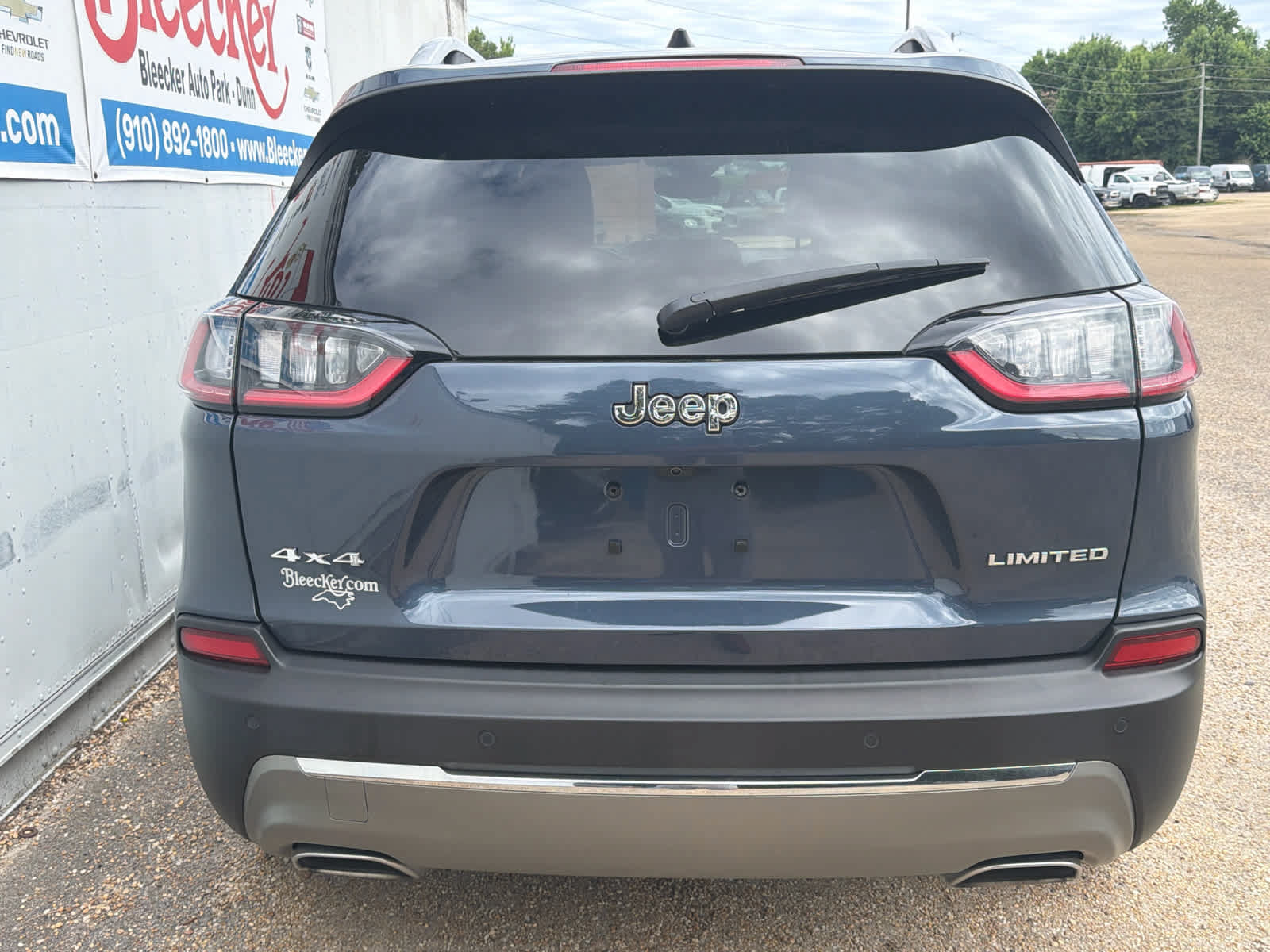 Used 2020 Jeep Cherokee Limited w/ Technology Group AWD/4WD image 4