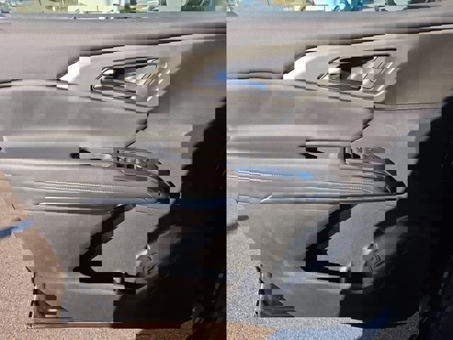 Used 2025 Chevrolet Traverse LT image 21