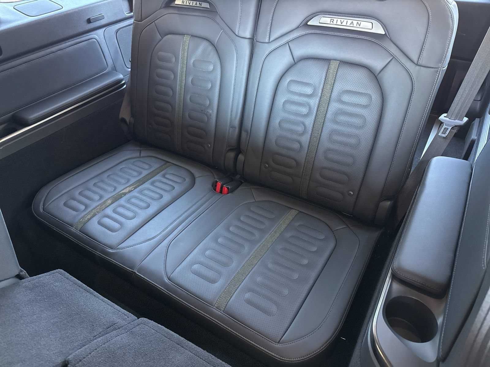 Used 2022 Rivian R1S Launch Edition AWD/4WD image 16