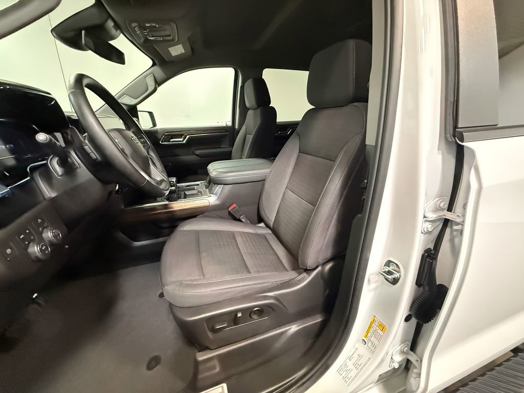 Used 2024 Chevrolet Silverado 1500 RST w/ Redline Edition AWD/4WD image 12