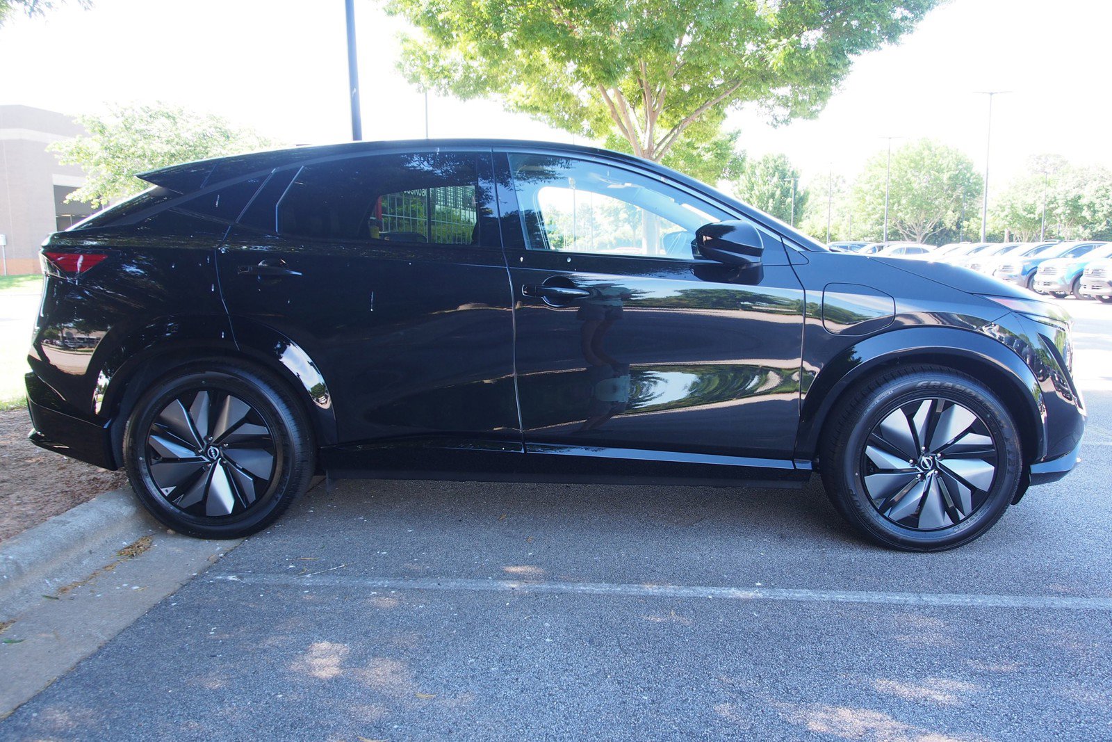 New 2025 Nissan Ariya EVOLVE+ image 8